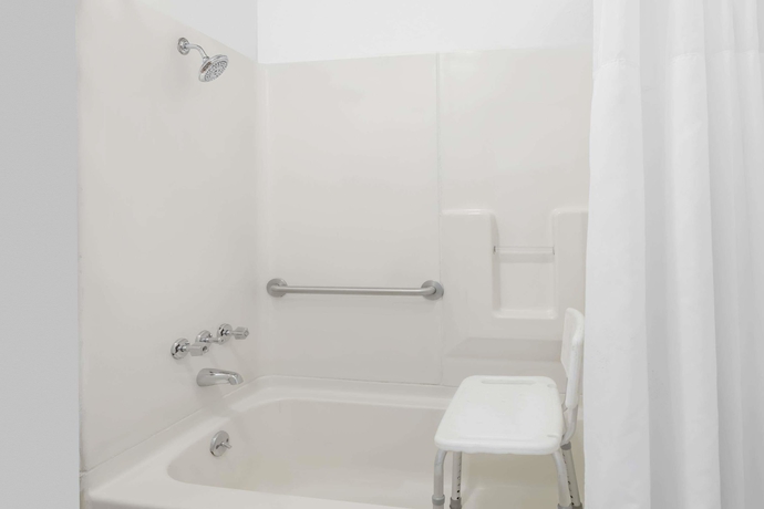 Imagen de la habitación del Hotel Days Inn By Wyndham Greensboro Airport. Foto 10