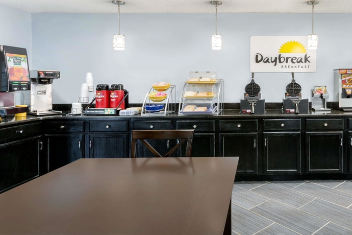 Imagen del bar/restaurante del Hotel Days Inn By Wyndham Greensboro Airport. Foto 2