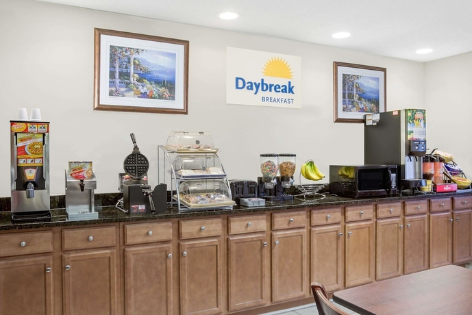 Imagen del bar/restaurante del Hotel Days Inn By Wyndham Greensboro Nc. Foto 2