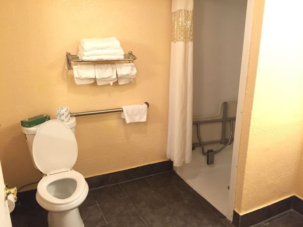 Imagen de la habitación del Hotel Days Inn By Wyndham Grove City Columbus South. Foto 11