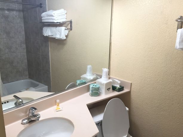 Imagen de la habitación del Hotel Days Inn By Wyndham Grove City Columbus South. Foto 12