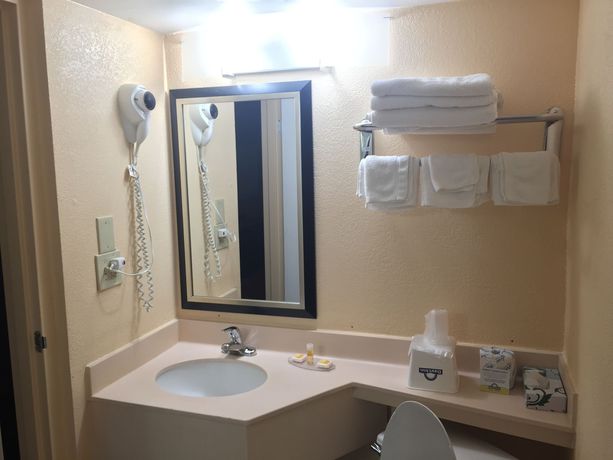 Imagen de la habitación del Hotel Days Inn By Wyndham Grove City Columbus South. Foto 13