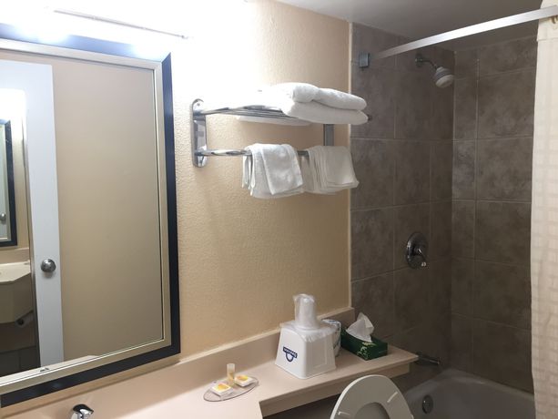 Imagen de la habitación del Hotel Days Inn By Wyndham Grove City Columbus South. Foto 14