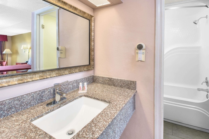 Imagen de la habitación del Hotel Days Inn By Wyndham Gulfport. Foto 8