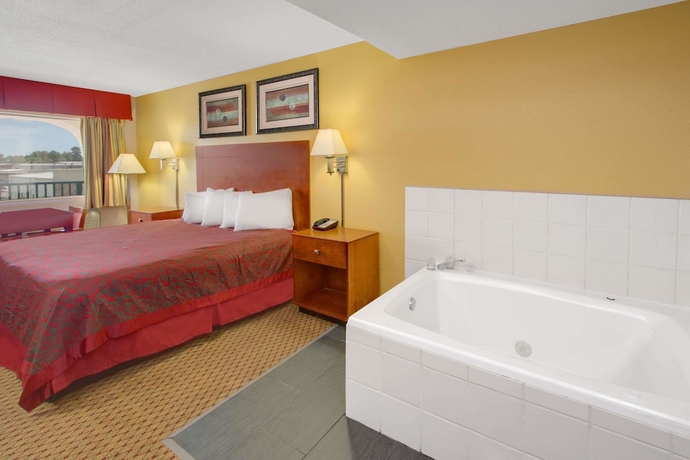 Imagen de la habitación del Hotel Days Inn By Wyndham Gulfport. Foto 11
