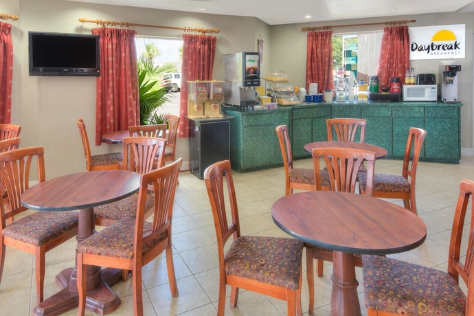 Imagen del bar/restaurante del Hotel Days Inn By Wyndham Gulfport. Foto 3