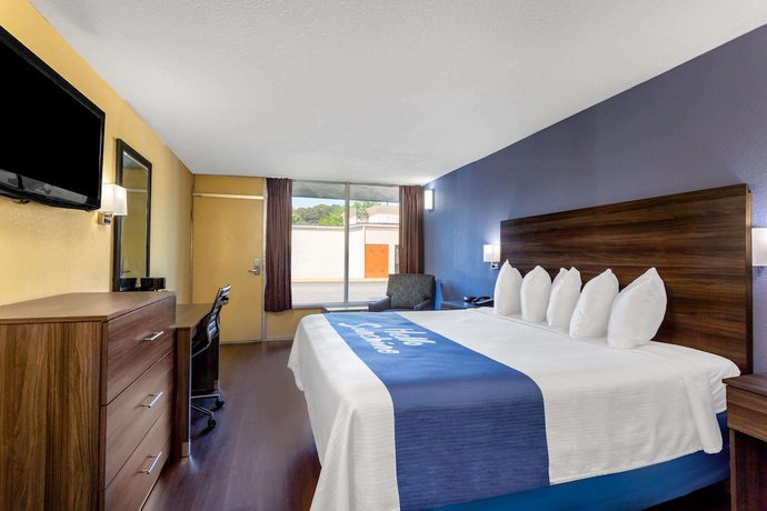 Imagen de la habitación del Hotel Days Inn By Wyndham Hampton Near Coliseum Convention Center. Foto 5