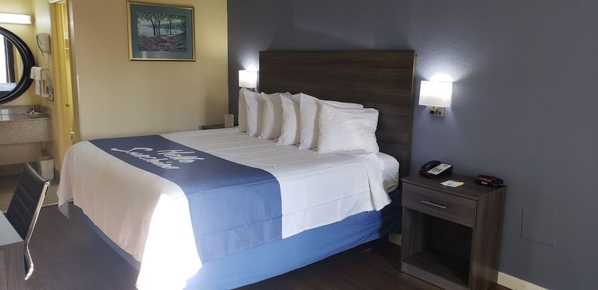 Imagen de la habitación del Hotel Days Inn By Wyndham Hampton Near Coliseum Convention Center. Foto 6