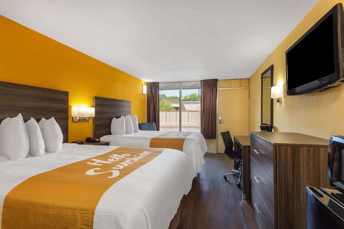 Imagen de la habitación del Hotel Days Inn By Wyndham Hampton Near Coliseum Convention Center. Foto 7