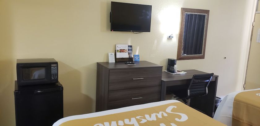 Imagen de la habitación del Hotel Days Inn By Wyndham Hampton Near Coliseum Convention Center. Foto 8