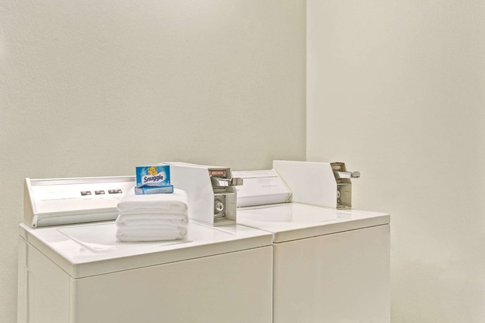 Imagen de los interiores del Hotel Days Inn By Wyndham Hampton Near Coliseum Convention Center. Foto 19