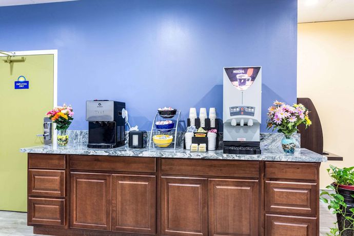 Imagen del bar/restaurante del Hotel Days Inn By Wyndham Hampton Near Coliseum Convention Center. Foto 4