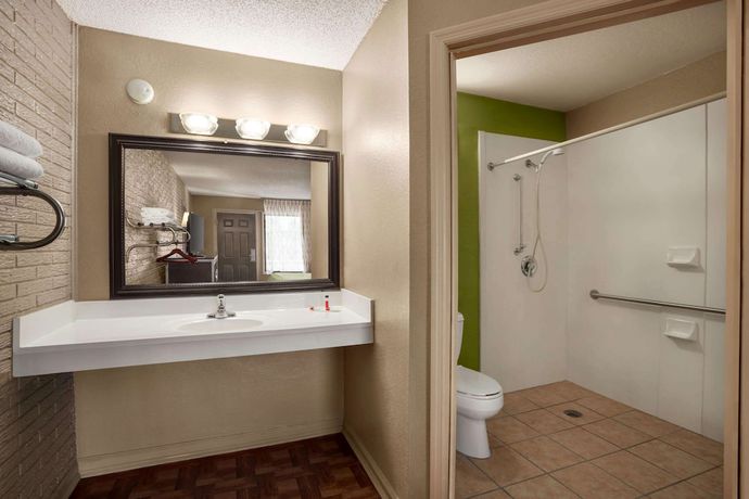 Imagen de la habitación del Hotel Days Inn By Wyndham Hardeeville/ I-95 State Line. Foto 3