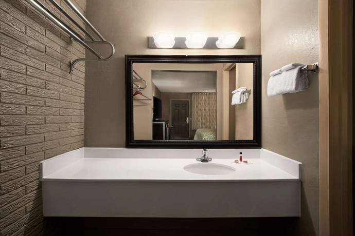 Imagen de la habitación del Hotel Days Inn By Wyndham Hardeeville/ I-95 State Line. Foto 15