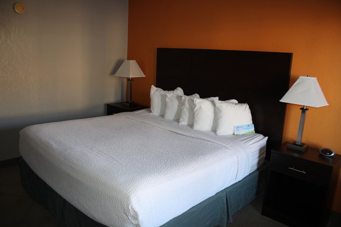 Imagen de la habitación del Hotel Days Inn By Wyndham Hays. Foto 9