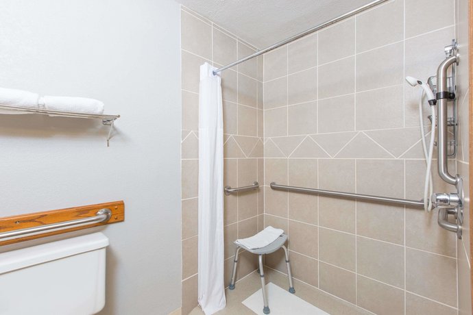 Imagen de la habitación del Hotel Days Inn By Wyndham Hays. Foto 13