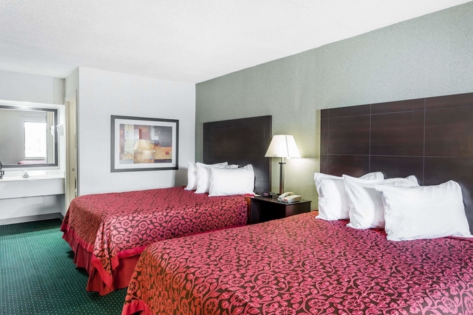 Imagen de la habitación del Hotel Days Inn By Wyndham Hendersonville. Foto 6