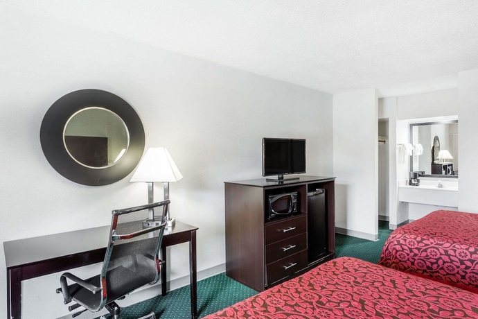 Imagen de la habitación del Hotel Days Inn By Wyndham Hendersonville. Foto 7