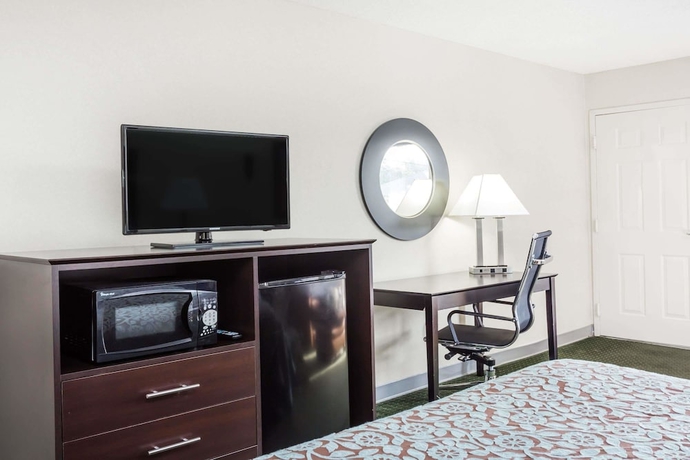 Imagen de la habitación del Hotel Days Inn By Wyndham Hendersonville. Foto 8
