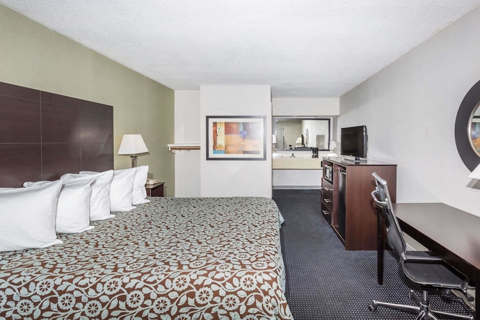 Imagen de la habitación del Hotel Days Inn By Wyndham Hendersonville. Foto 10