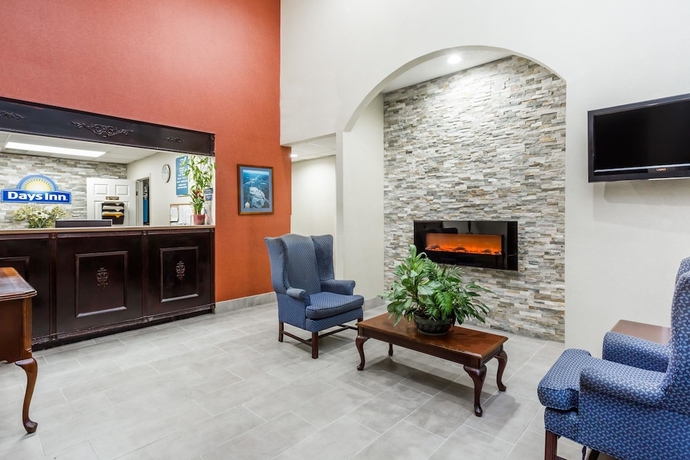 Imagen de los interiores del Hotel Days Inn By Wyndham Hendersonville. Foto 13