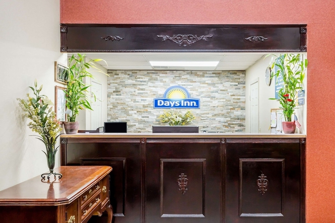 Imagen de los interiores del Hotel Days Inn By Wyndham Hendersonville. Foto 14