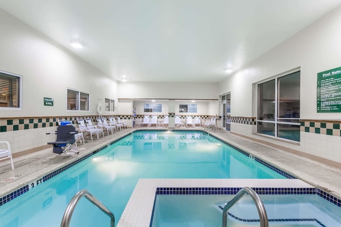 Imagen de la piscina del Hotel Days Inn By Wyndham Hershey. Foto 17