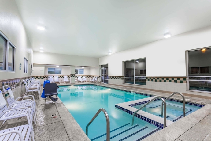 Imagen de la piscina del Hotel Days Inn By Wyndham Hershey. Foto 18