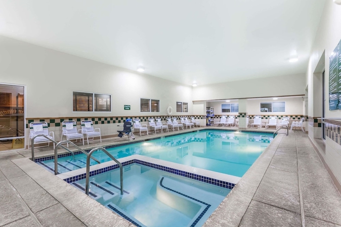 Imagen de la piscina del Hotel Days Inn By Wyndham Hershey. Foto 19