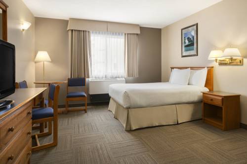 Imagen de la habitación del Hotel Days Inn By Wyndham Hinton. Foto 8