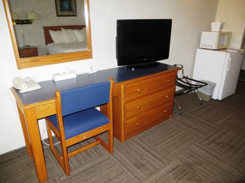 Imagen de la habitación del Hotel Days Inn By Wyndham Hinton. Foto 16