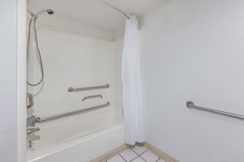 Imagen de la habitación del Hotel Days Inn By Wyndham Holland. Foto 2
