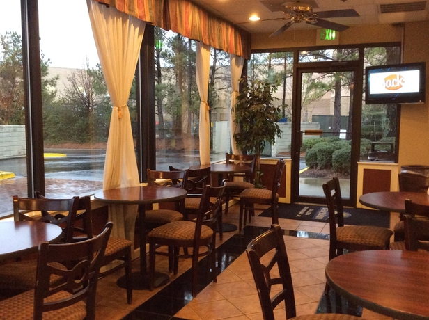 Imagen del bar/restaurante del Hotel Days Inn By Wyndham Hoover Birmingham. Foto 7