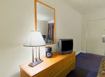 Imagen de la habitación del Hotel Days Inn By Wyndham Hot Springs. Foto 6