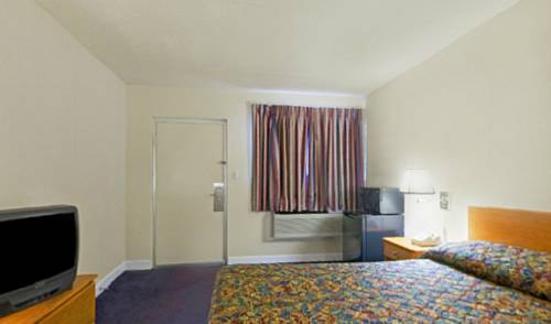 Imagen de la habitación del Hotel Days Inn By Wyndham Hot Springs. Foto 7