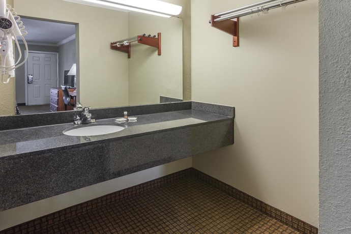 Imagen de la habitación del Hotel Days Inn By Wyndham Houston East. Foto 8