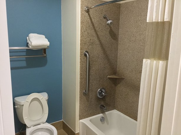 Imagen de la habitación del Hotel Days Inn By Wyndham Humble/houston Intercontinental Airport. Foto 7