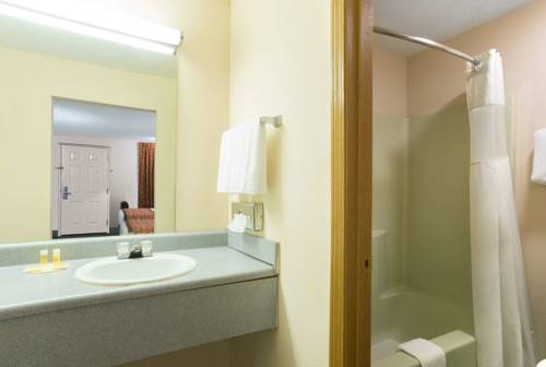 Imagen de la habitación del Hotel Days Inn By Wyndham Indianapolis East Post Road. Foto 3