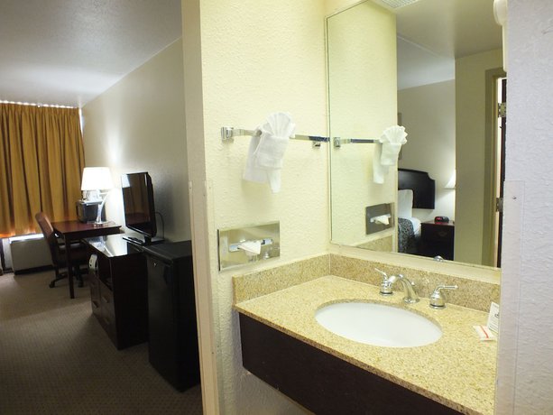 Imagen de la habitación del Hotel Days Inn By Wyndham Indianapolis Northeast. Foto 3