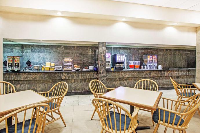 Imagen de los interiores del Hotel Days Inn By Wyndham Irving Grapevine Dfw Airport North. Foto 6