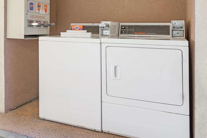 Imagen de los interiores del Hotel Days Inn By Wyndham Irving Grapevine Dfw Airport North. Foto 8