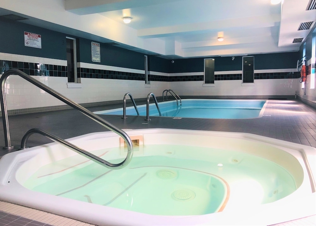 Imagen de la piscina del Hotel Days Inn By Wyndham Kamloops Bc. Foto 18