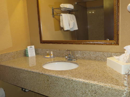 Imagen de la habitación del Hotel Days Inn By Wyndham Kansas City. Foto 9