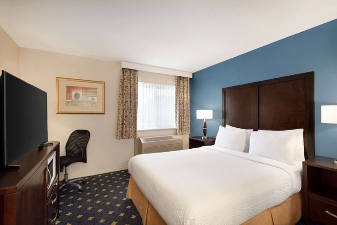 Imagen de la habitación del Hotel Days Inn By Wyndham Kelowna. Foto 8