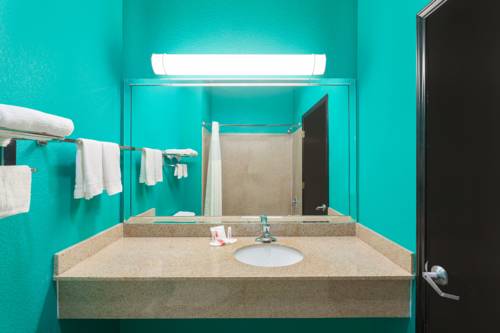 Imagen de la habitación del Hotel Days Inn By Wyndham Kemah. Foto 7