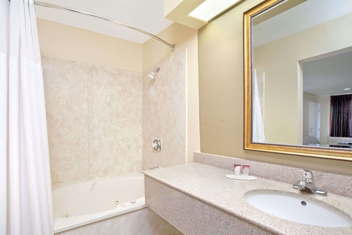 Imagen de la habitación del Hotel Days Inn By Wyndham Kerrville. Foto 10