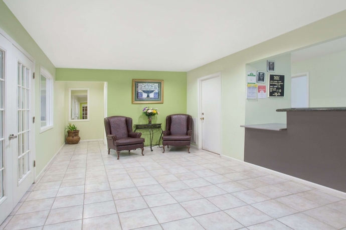 Imagen de los interiores del Hotel Days Inn By Wyndham Kerrville. Foto 17