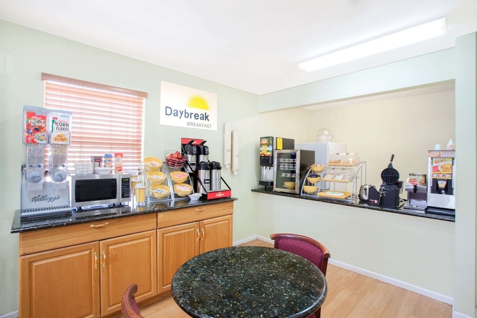 Imagen del bar/restaurante del Hotel Days Inn By Wyndham Kerrville. Foto 3