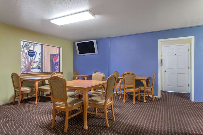 Imagen del bar/restaurante del Hotel Days Inn By Wyndham Kingman West. Foto 3