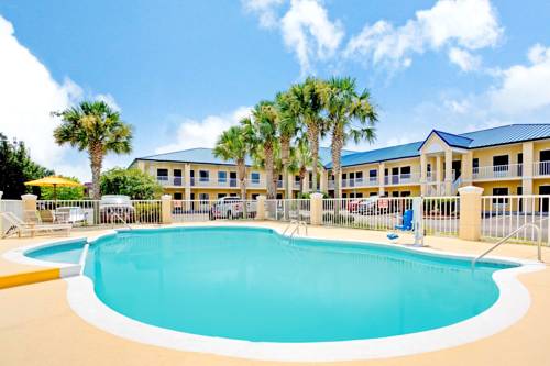 Imagen de la piscina del Hotel Days Inn By Wyndham Kingsland Ga. Foto 14
